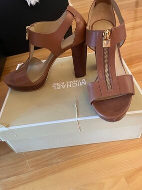 Michael Kors Tan Leather T‑Strap High Heel Sandals with Gold Zip